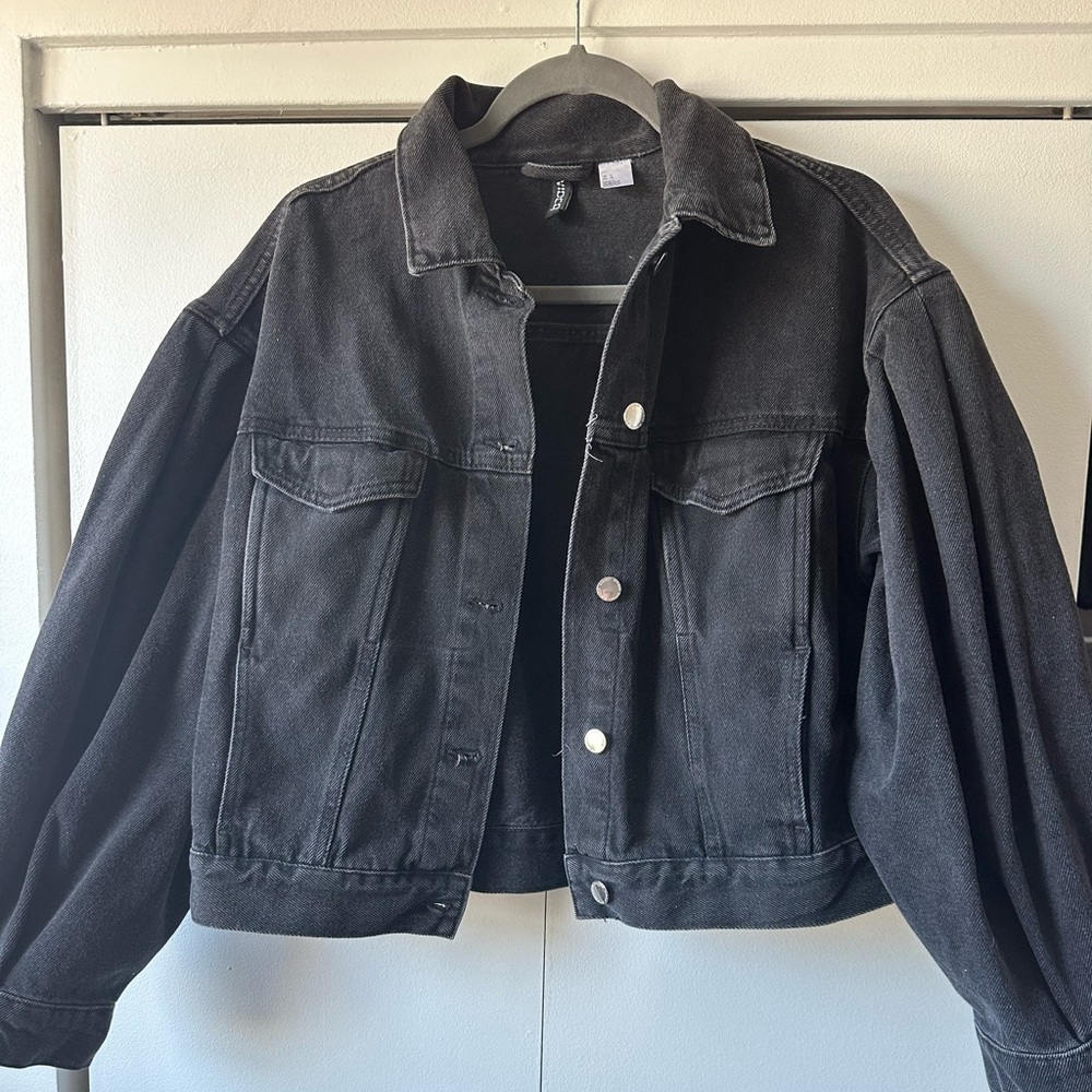 Puffy sleeve black denim jacket